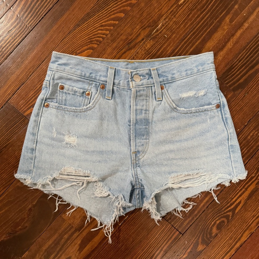 Women’s Levi’s 501 denim Shorts - size 25